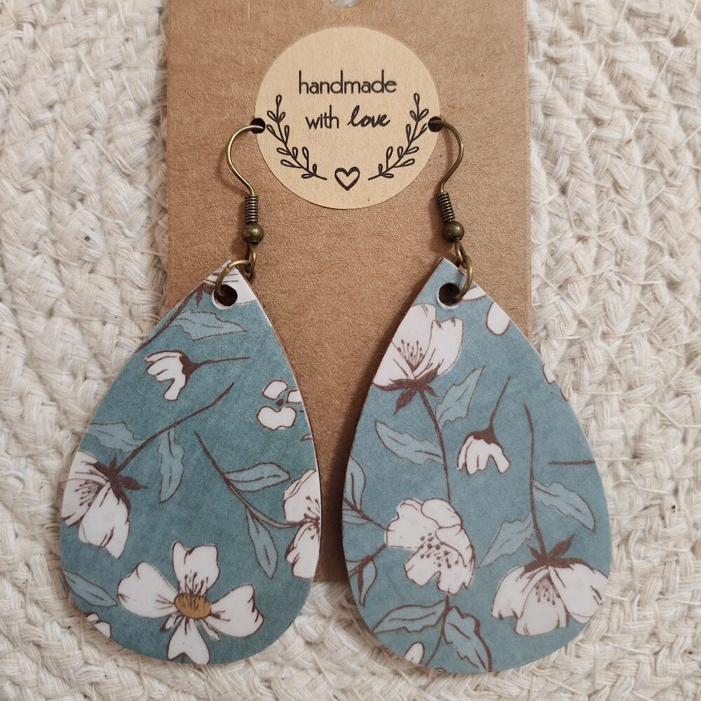 ~Handmade~ vintage style, boho, botanical earrings